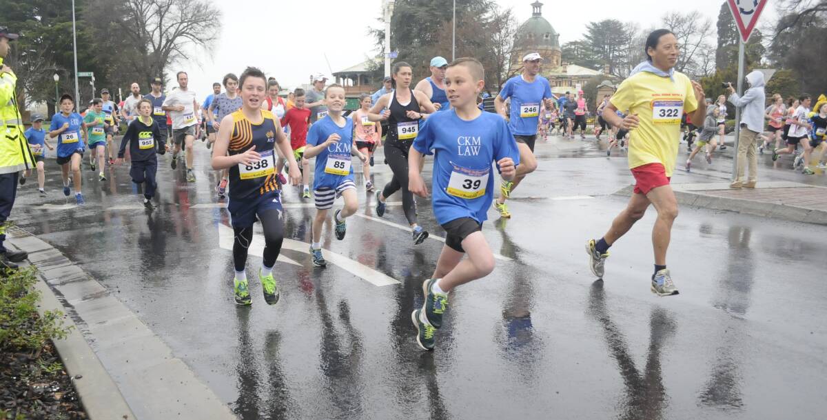 SIGNING UP: Registrations are going strong for this year's Edgell Jog, with current figures doing better than the same time last year. Photo: CHRIS SEABROOK 