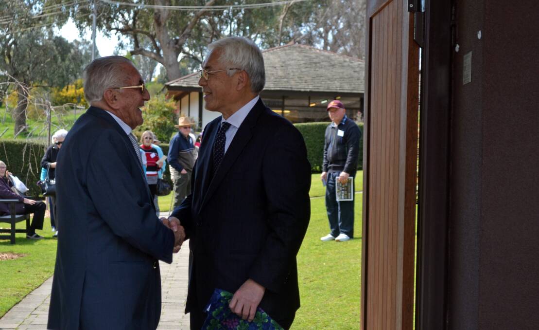 The late Don Kibbler AM and former Ambassador of Japan to Australia Kusaka Sumio at the opening of the new Japanese Garden gates in 2016.