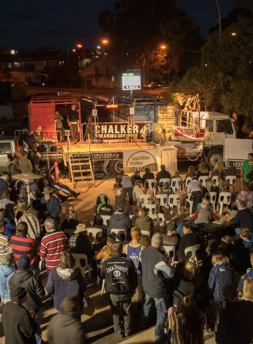 A huge crowd turned out for the Cowra Quick Shear at the Aussie Hotel last Saturday night where $2000 was raised for Cowra Early Intervention across four divisions of shearing. 