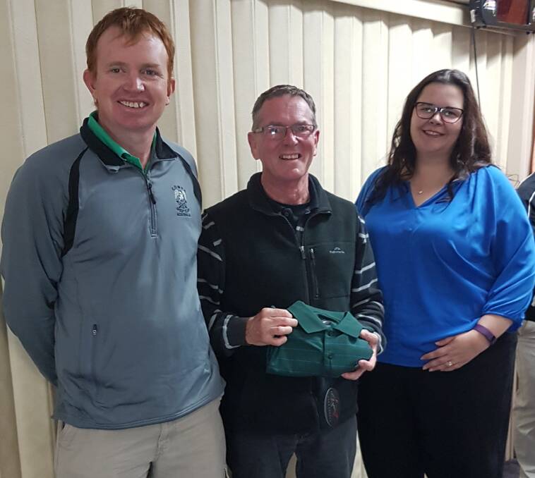 Steve Lynch receiving his prize from Dion and Sarah McAlister. Lynch finished first in B grade.