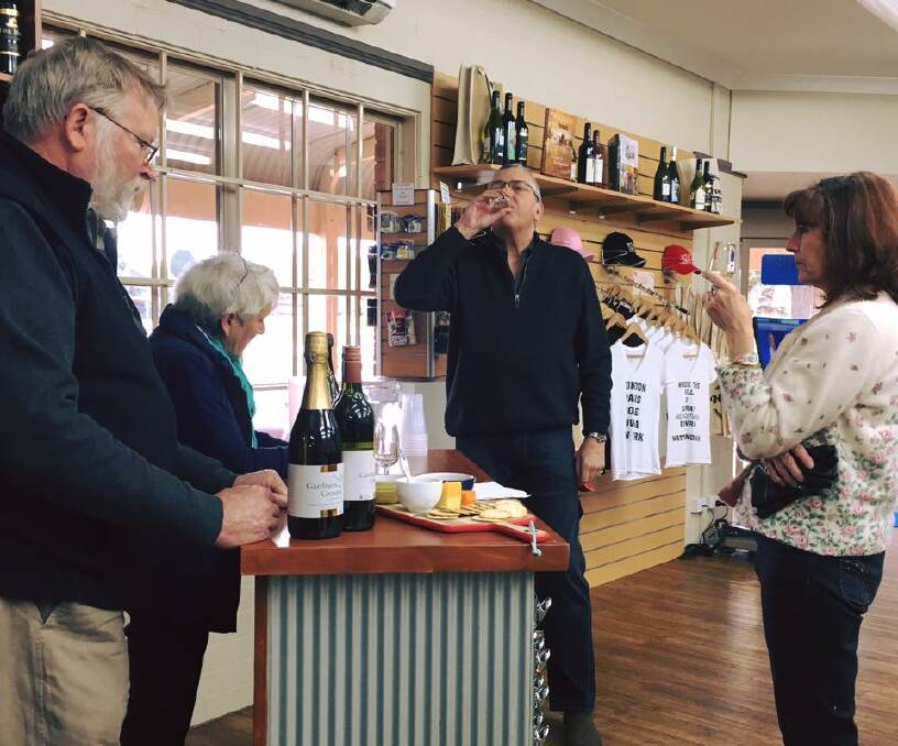 For the week leading into Christmas, shoppers have the chance to sample the regions sparkling wines with tastings offered of a different Cowra sparkling wine every day.