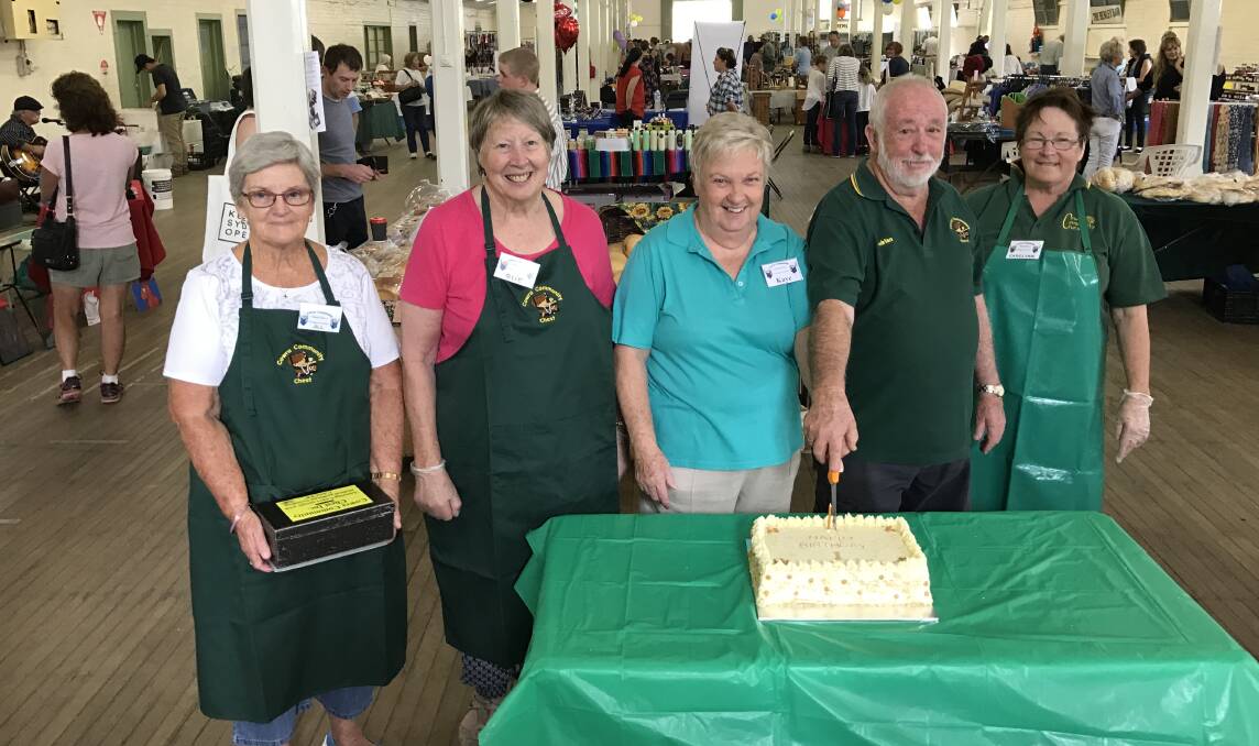 Gill Dykes, Sue Perkins, Kaye Chapman, Adrian Chapman and Carolynn Hodder cut the markets' birthday cake.