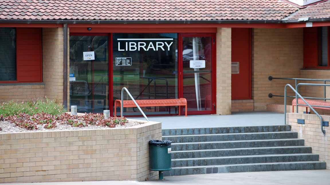 Cowra LIbrary is one of those around the state that could benefit from the new Public Library Infrastructure Grants program. FILE PHOTO. 