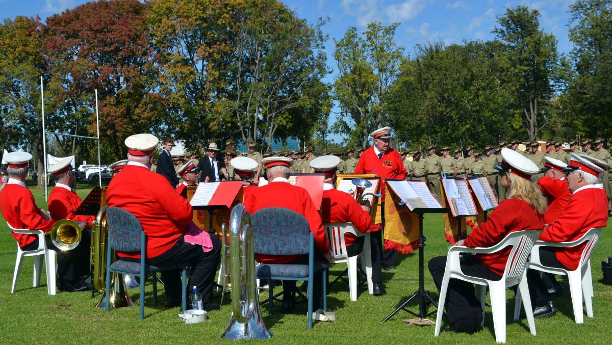 Hundreds of people turned up to the Anzac Parade in Cowra.