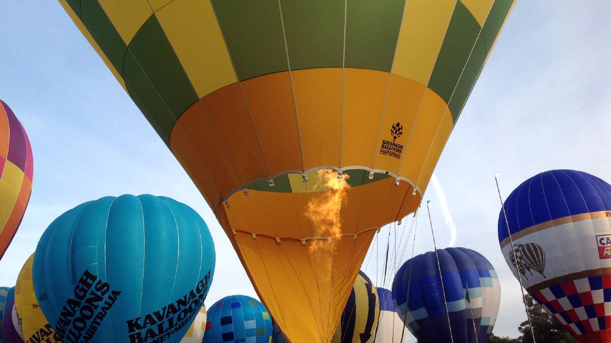 The first day of competition is well and truly underway in the 19th National Balloon Championships at Canowindra. We were on hand as the burners fired up the air to fill these gentle wind-borne giants.