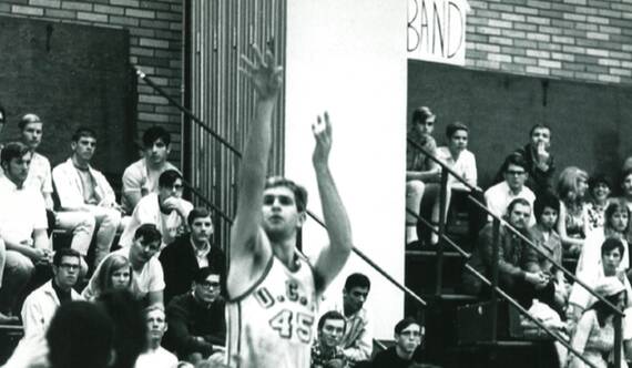 Rodwell takes a jump shot while playing at UC Riverside. Photo courtesy of Basketball NSW and Carl Rodwell.