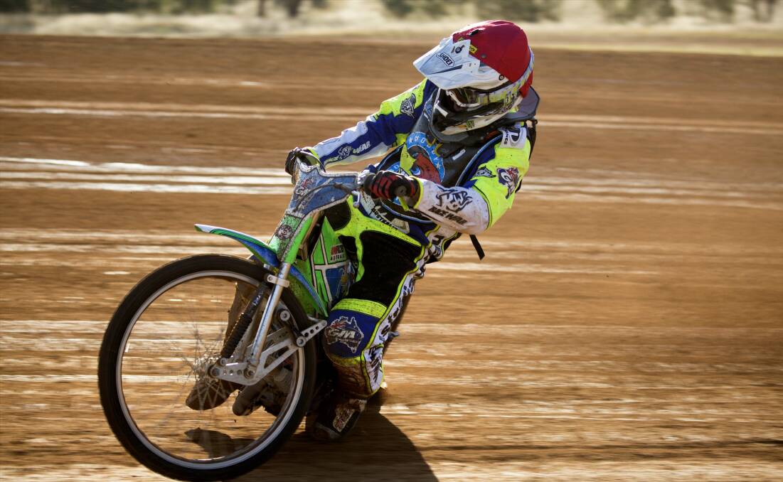 Cowra’s Todd Kurtz in action at a previous meeting at Woodstock Park Speedway. The club is racing is under lights on Saturday. Photo courtesy of Bill Macfarlane.
