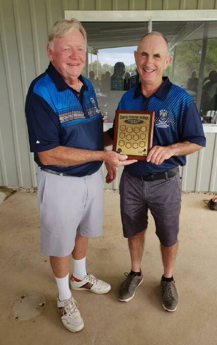 2018 Veterans' Golf Champion Warwick Spence (right) receiving his award from Norm Keay.