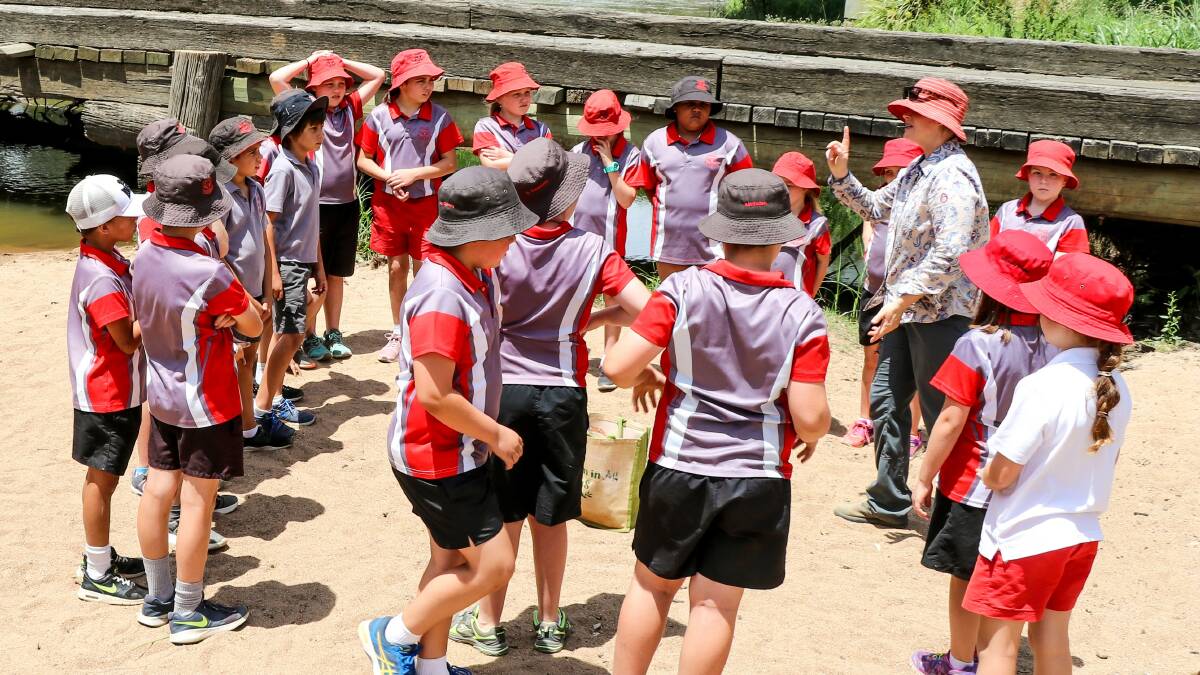 Lessons on the Lachlan for Mulyan Public School students