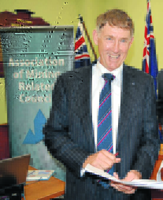 Managing Director of OzEnvironmental Pty Ltd, Warwick Giblin says farmers don't have to sign the first agreement placed in front of them by mining companies.