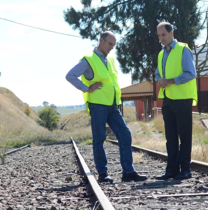 Blayney mayor Scott Ferguson and Stuart Sutherland the Managing Director of Lycopodium Infrastructure, the company hired to complete the latest study.