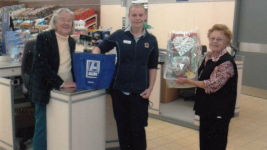 Beth Bryant, Aldi's Jessica McKee and Elsie Bryant from a raffle earlier this year. 