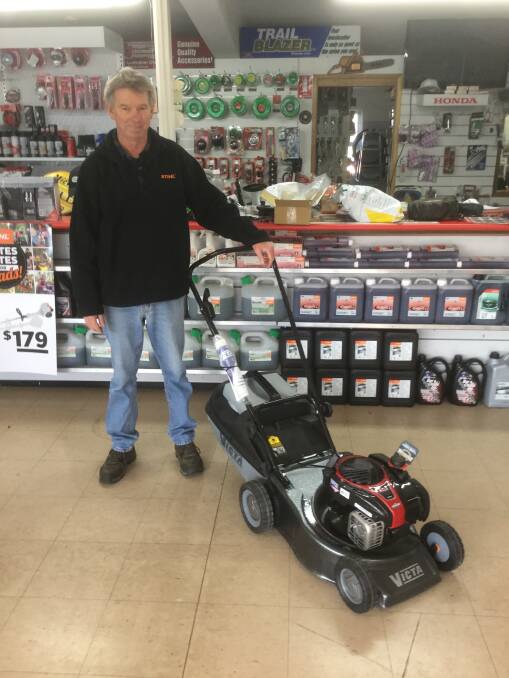 David Pope from Cowra Motorcycles with the lawnmower raffle prize. 
