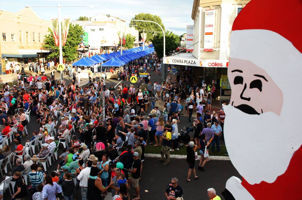 Massive crowds of shoppers are expected once again at tonight's Cowra Christmas Street Festival. Photo supplied. 