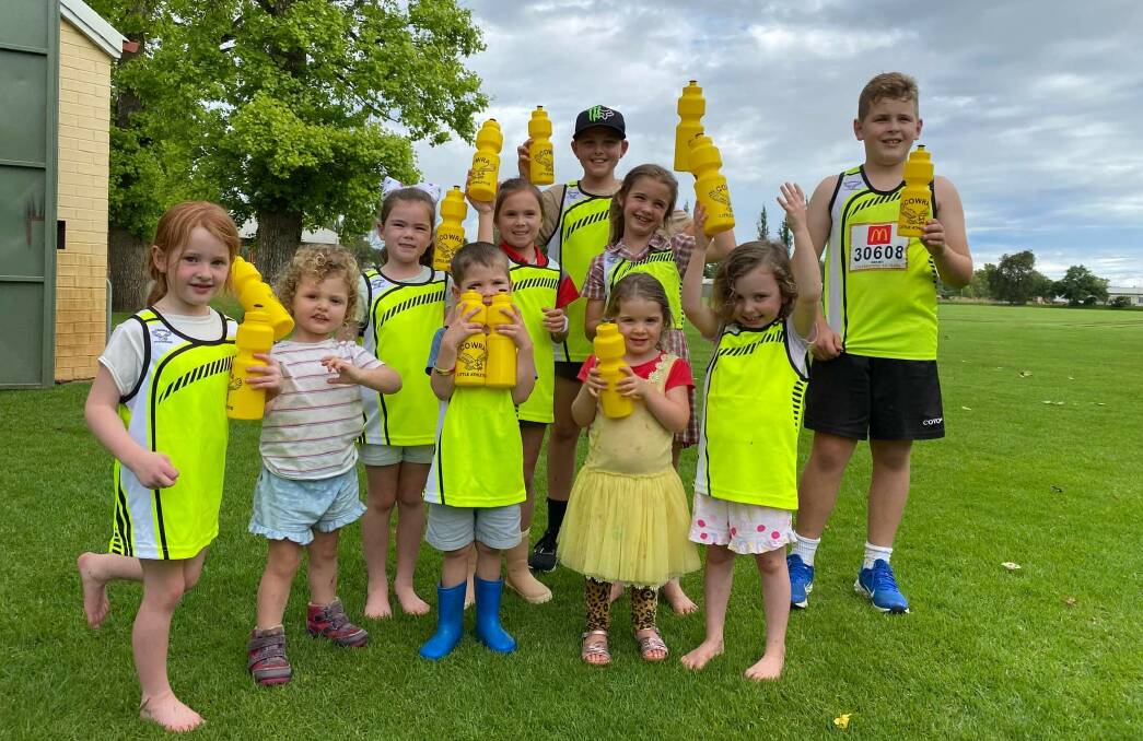 Cowra Little Athletics participants with their new drink bottles funded under councils community grants program. Front - Evie Woodhouse, Isla Quinn, Jack Willson, Lily Tysoe and Poppy Quinn. Middle - Emily Willson, Georgia Willson and Chloe Tysoe. Back - Seth Baker and Patrick Rowston. 