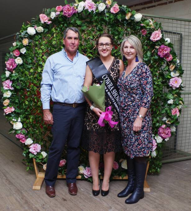 Emma Boland (center) with her parents Darren and Janelle after being crowned 2018 Cowra Showgirl.