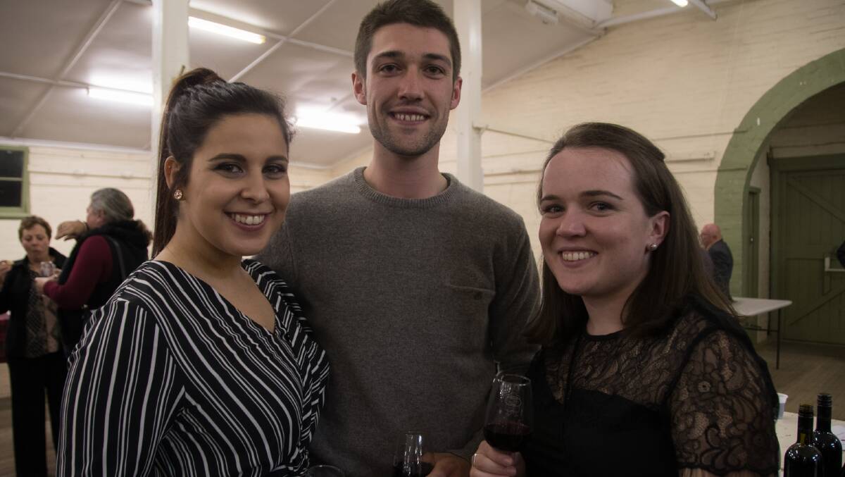The Cowra Wine Show held another successful public tasting, our photographer Meg French went along and took photos of those who attended.
