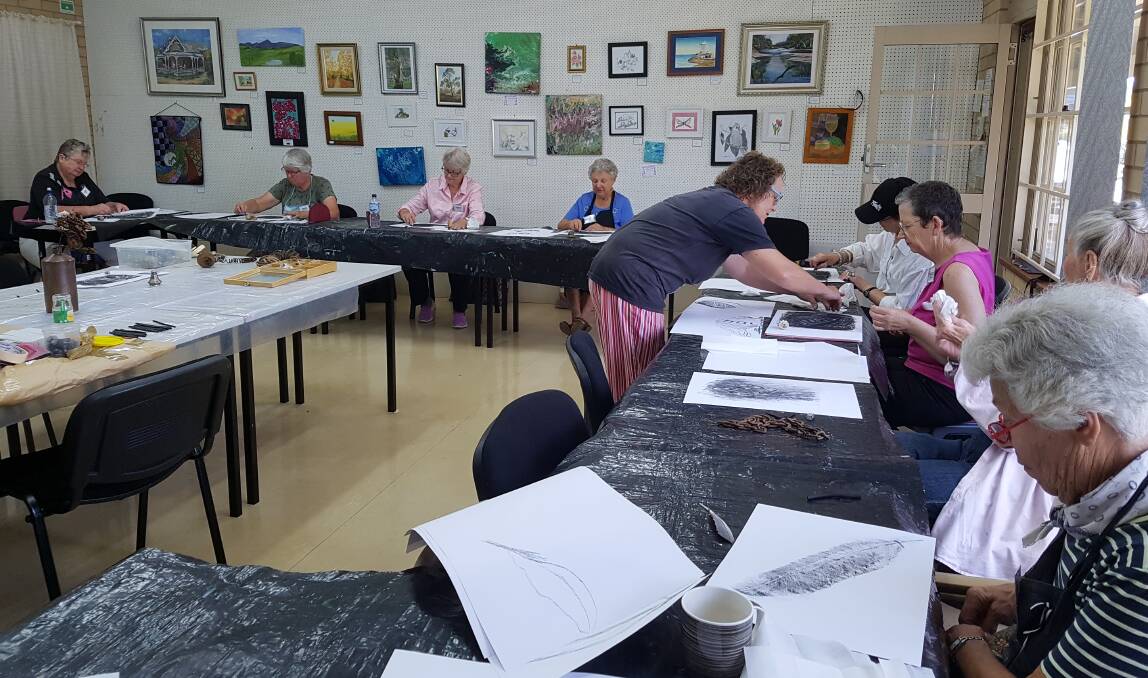 Heather Vallance conducted a Charcoal Workshop. From left; Carol Webb, Ariel Piccles, Maria Stanton, Colleen Noble, Heather Hart, Heather Vallance with Colleen Mead, Ree Blake and Wendy Quilter. Picture by Gwen Clark.