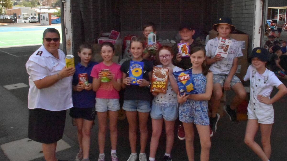 Major Cathryn Williamson with members of the Cowra Public School SRC loading the students donations.