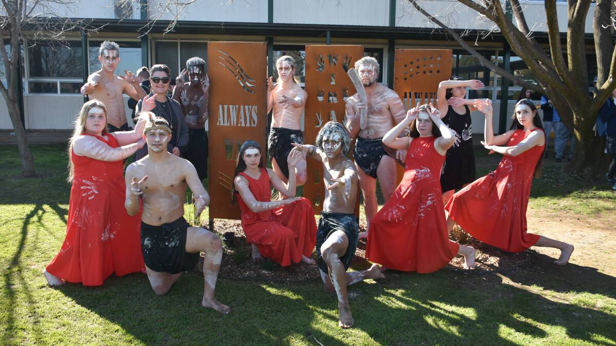 Helene Hamilton, Jared Burns and the Wagambirra Dancers with the school's new sculpture.