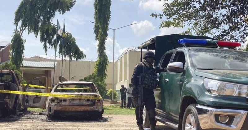 Inmates flee after Nigeria jail 'IS raid'