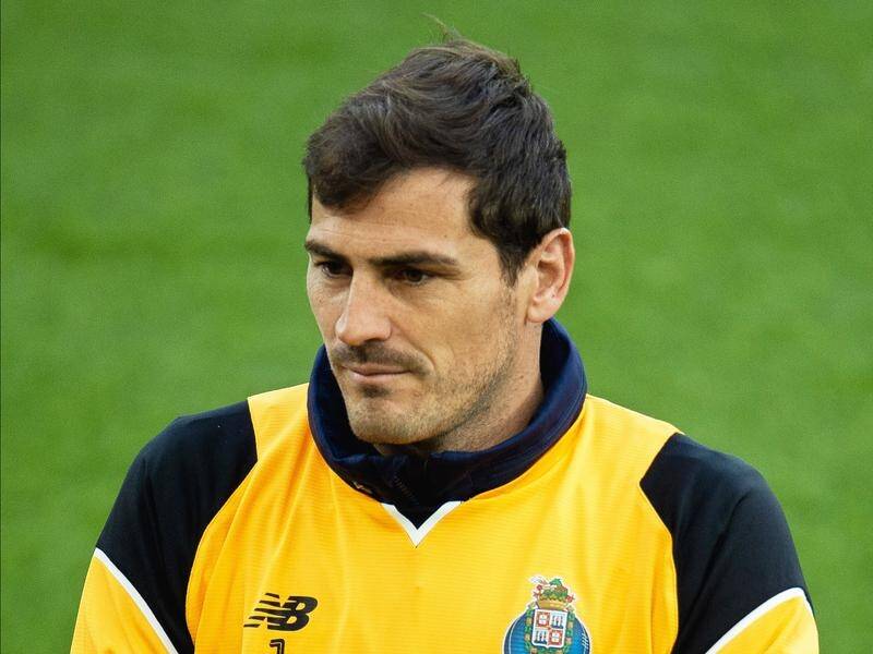 Spain's World Cup-winning captain and goalkeeper Iker Casillas has announced his retirement.